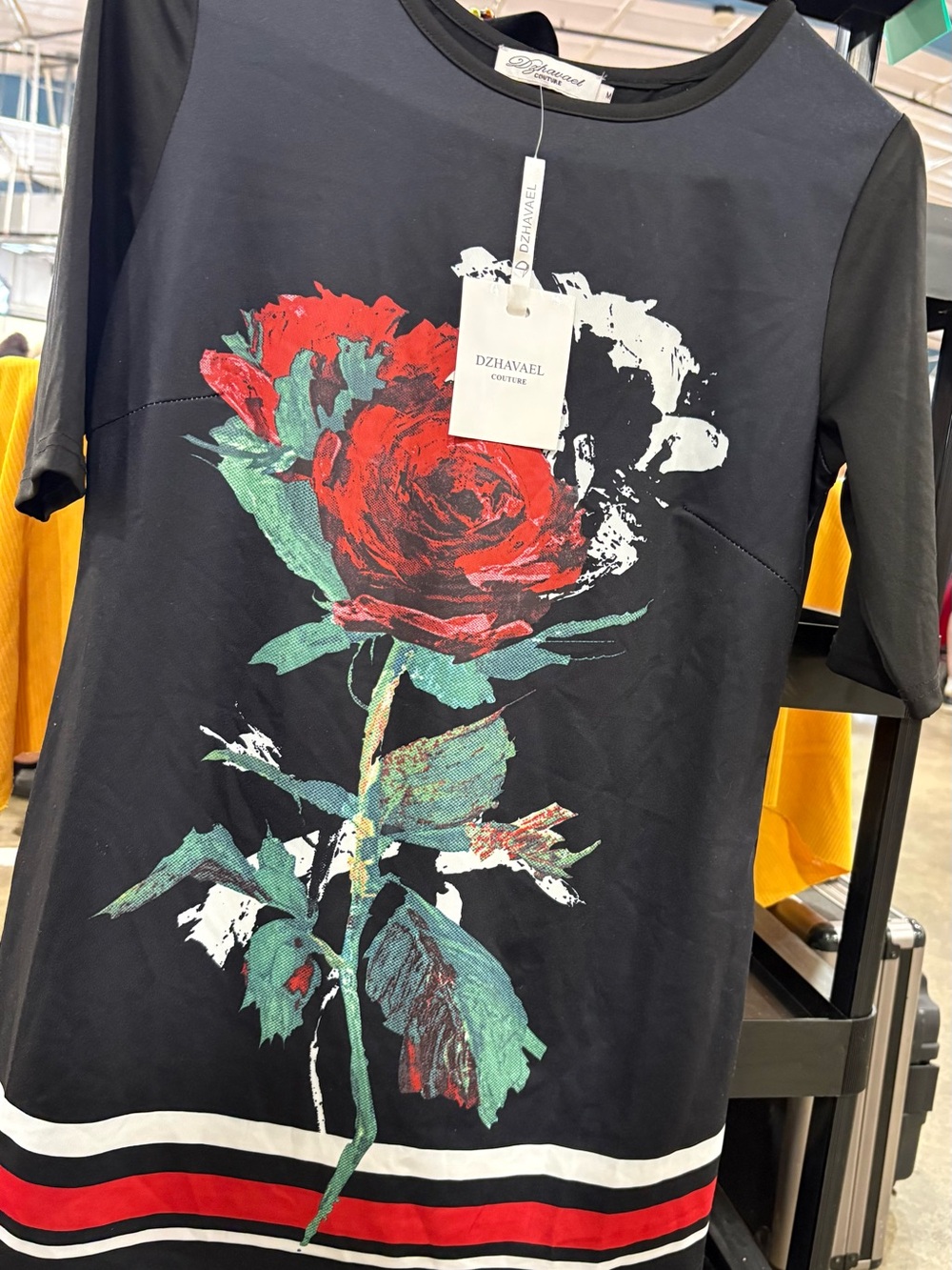 DZHNAVAEL Black Tee Dress with Red Rose Print